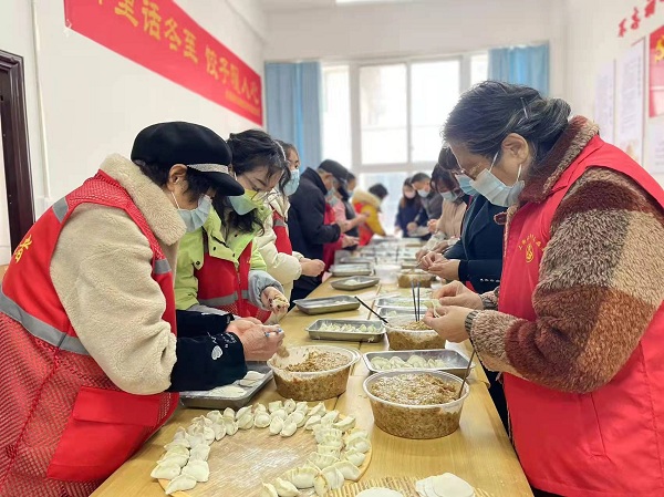 淮安社区开展“邻里话冬至 饺子暖人心”主题冬至活动